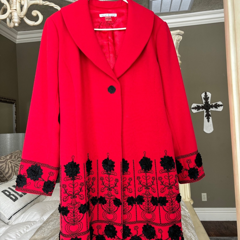 Beautiful women’s size 16 designer coat.